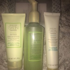 Mary Kay Satin Hands (Full size)